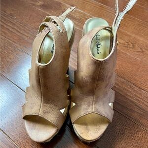 Michael Antonio Tan Wedges, Size 6